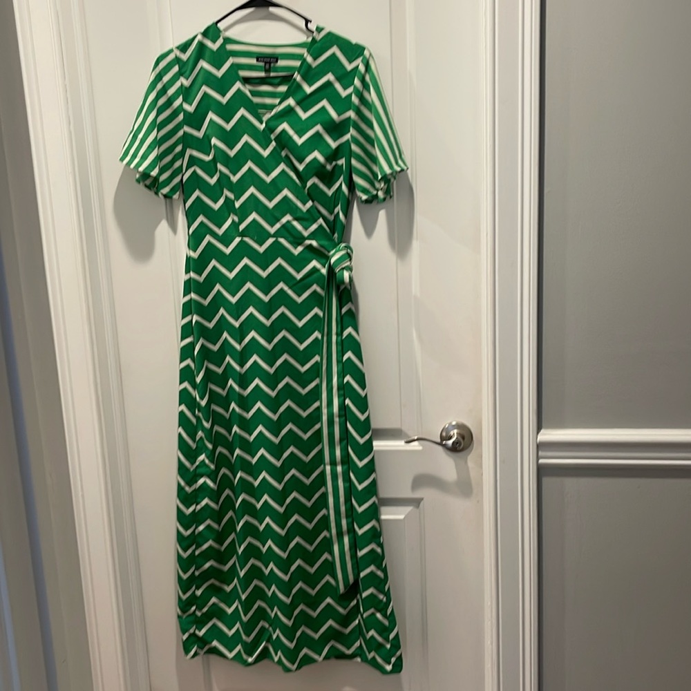 🚨Sold🚨 Who What Wear Green Zig Zag print Dress